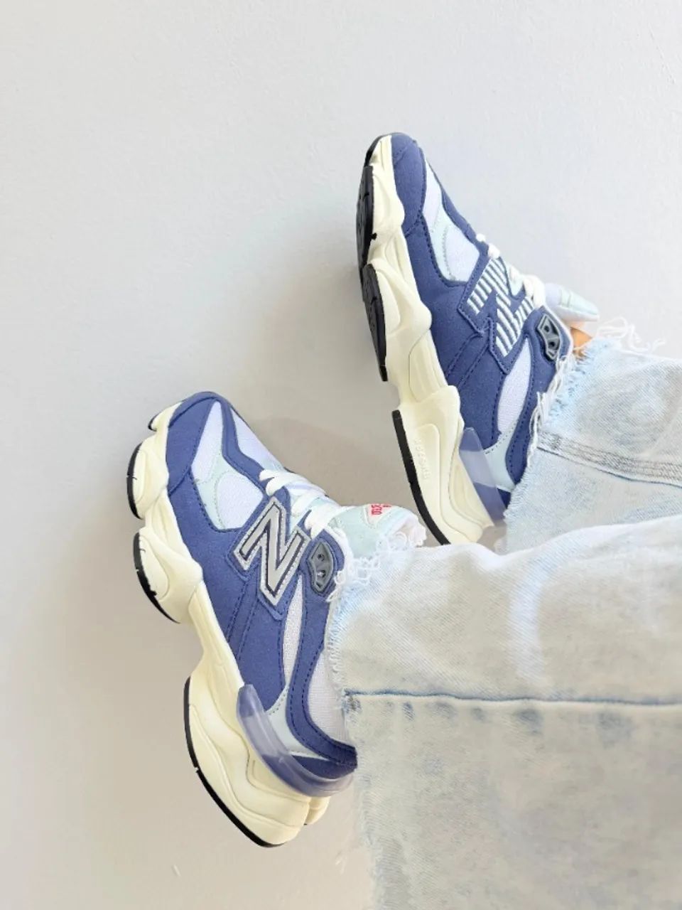 Tenis New balance 9060 Branco Marinho - Foto 5