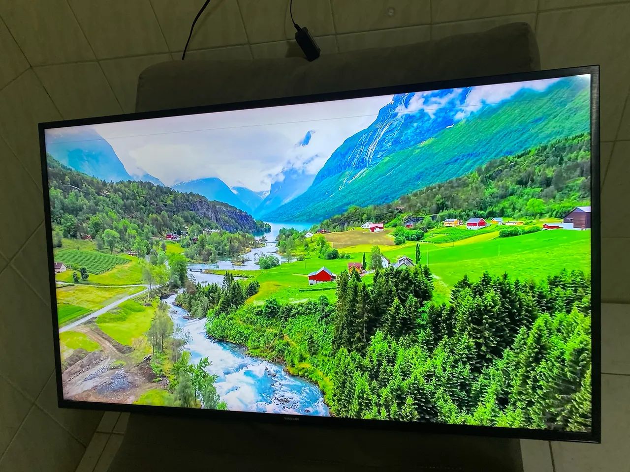 Tv smart 4 k Samsung tizen 50 polegadas detalhe imperceptível  - Foto 4