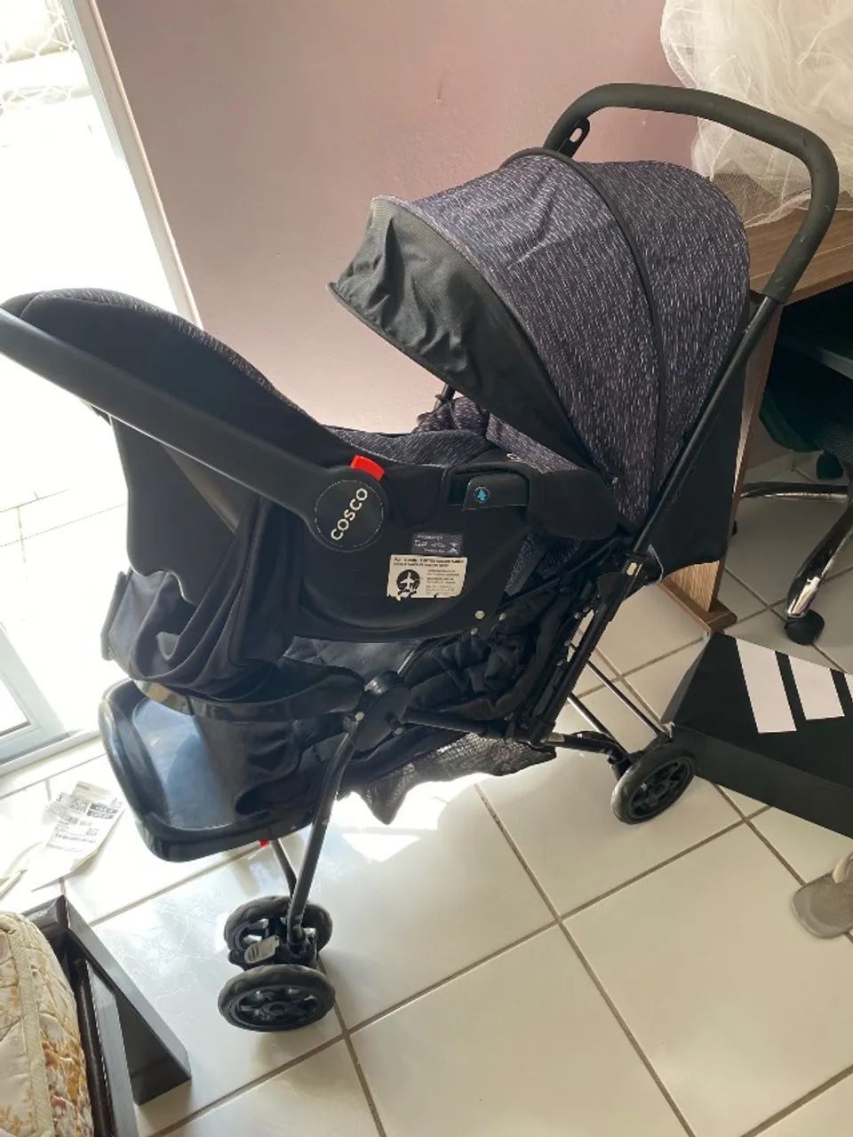 Carrinho de bebê com bebê conforto - Foto 4