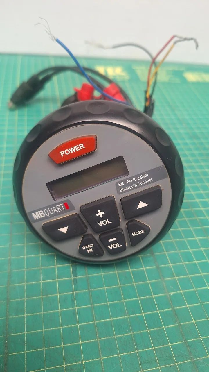 receptor de áudio marítimo da marca MB Quart (modelo compatível com a linha GMR
