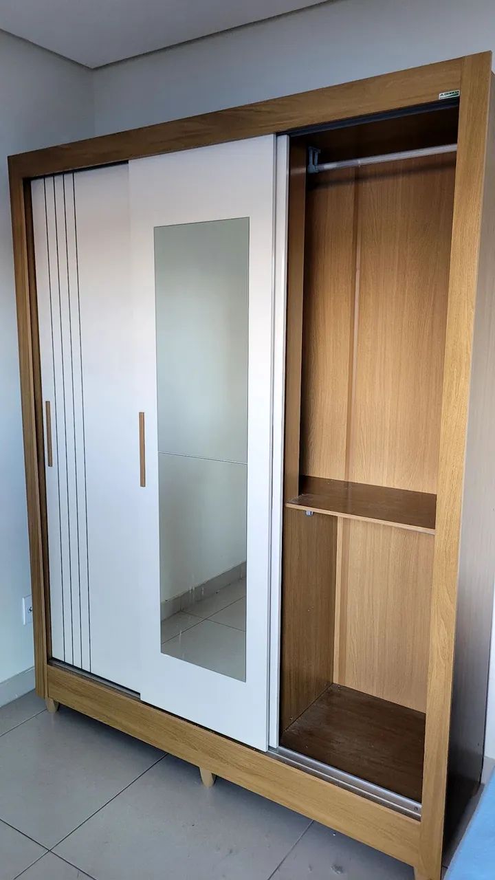 Guarda roupa 3 portas com espelho - Foto 2