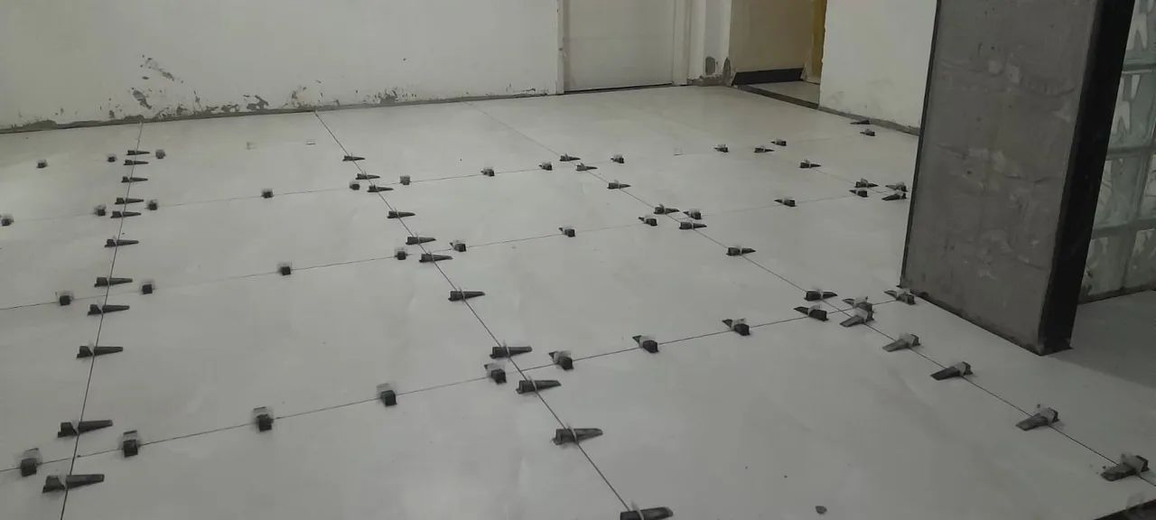 Pedreiro, eletricista, bombeiro, armador e carpinteiro 
