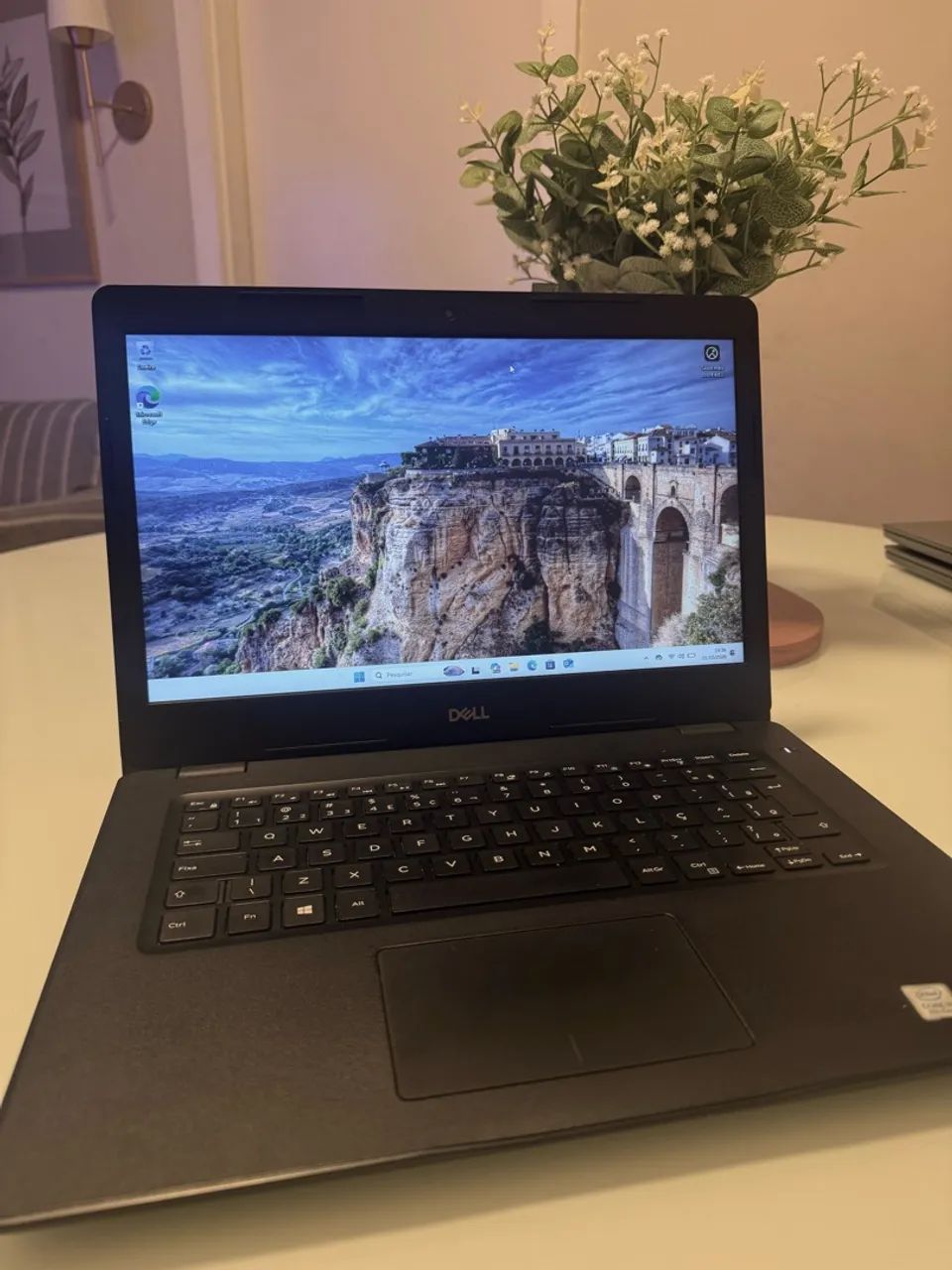 DELL LATITUDE 3490 i5 8Th 8gb ram 256ssd