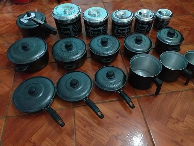 Jogo de panelas todo preto