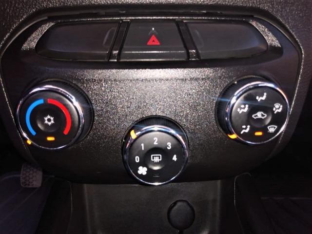 Gm - onix completo baixa km,1 dono,dh,ac,vte,air bag,dvd,estepe s/ uso,impecavel,placa a - Foto 8