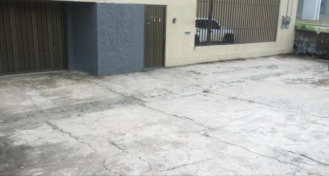 Casa na Av. dos Holandeses