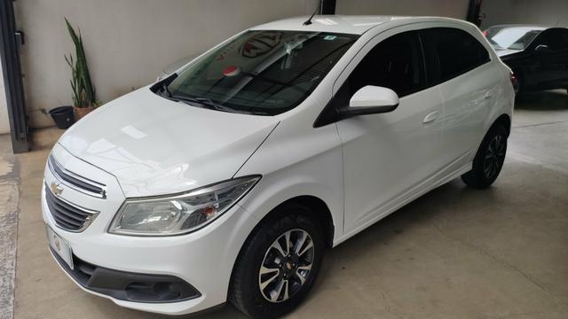 Onix LT 2013 completo MyLink