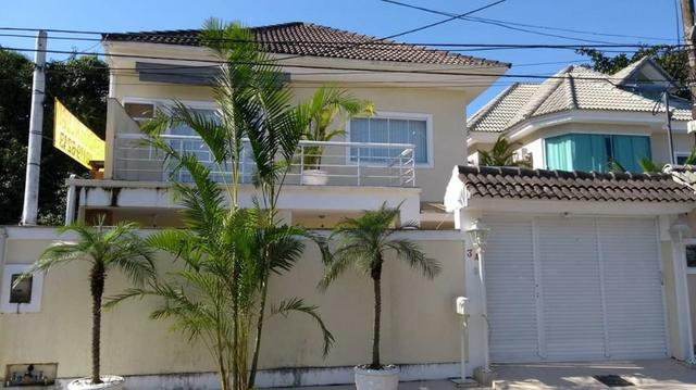 Casa com 4 quartos e piscina em Vargem Pequena!