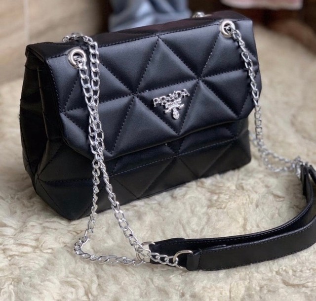 prada black bolsa with silver chain