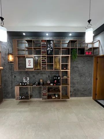 Prateleira industrial para studio de tattoo e rock 