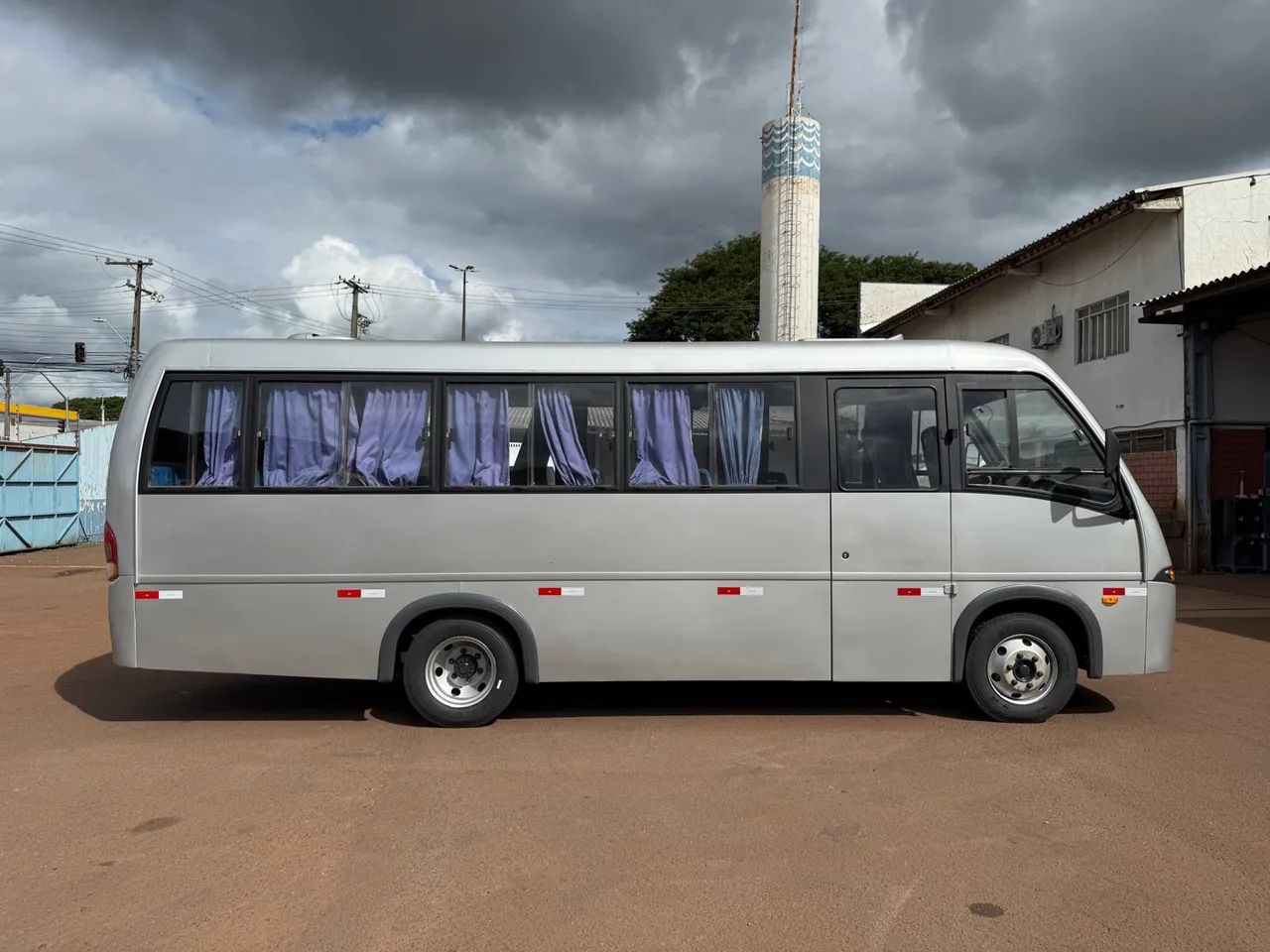 Microônibus volare W8 ano 2011 com 28 Lugares motor MWM com bomba em cascavel,PR - Foto 3