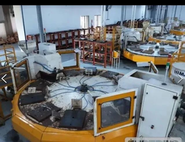 Maquina Injetora Rotativa Himaco para PVC expandido *faltando peças* - Foto 2