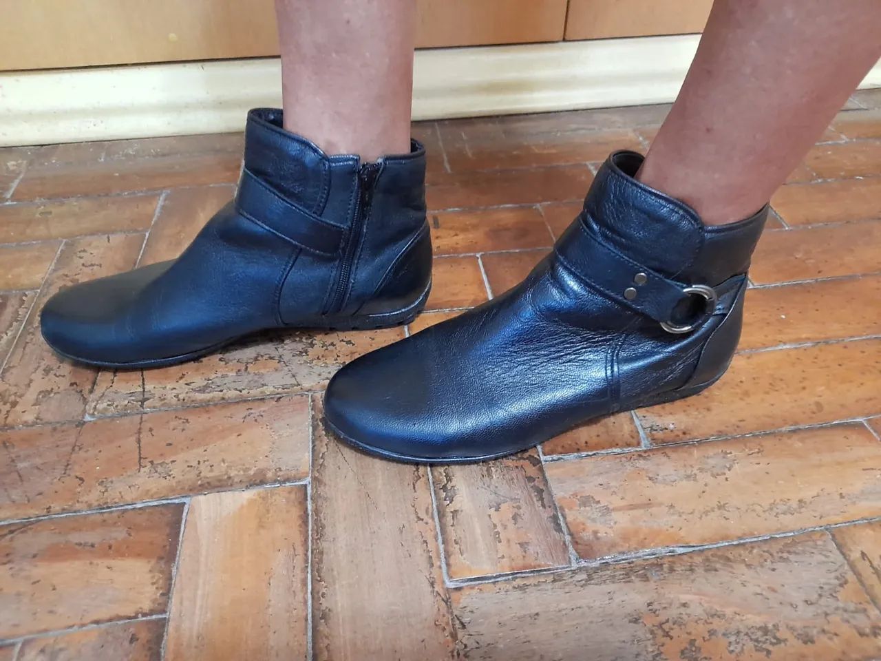 Vendo bota de couro, preta, tamanho 38 - Foto 3