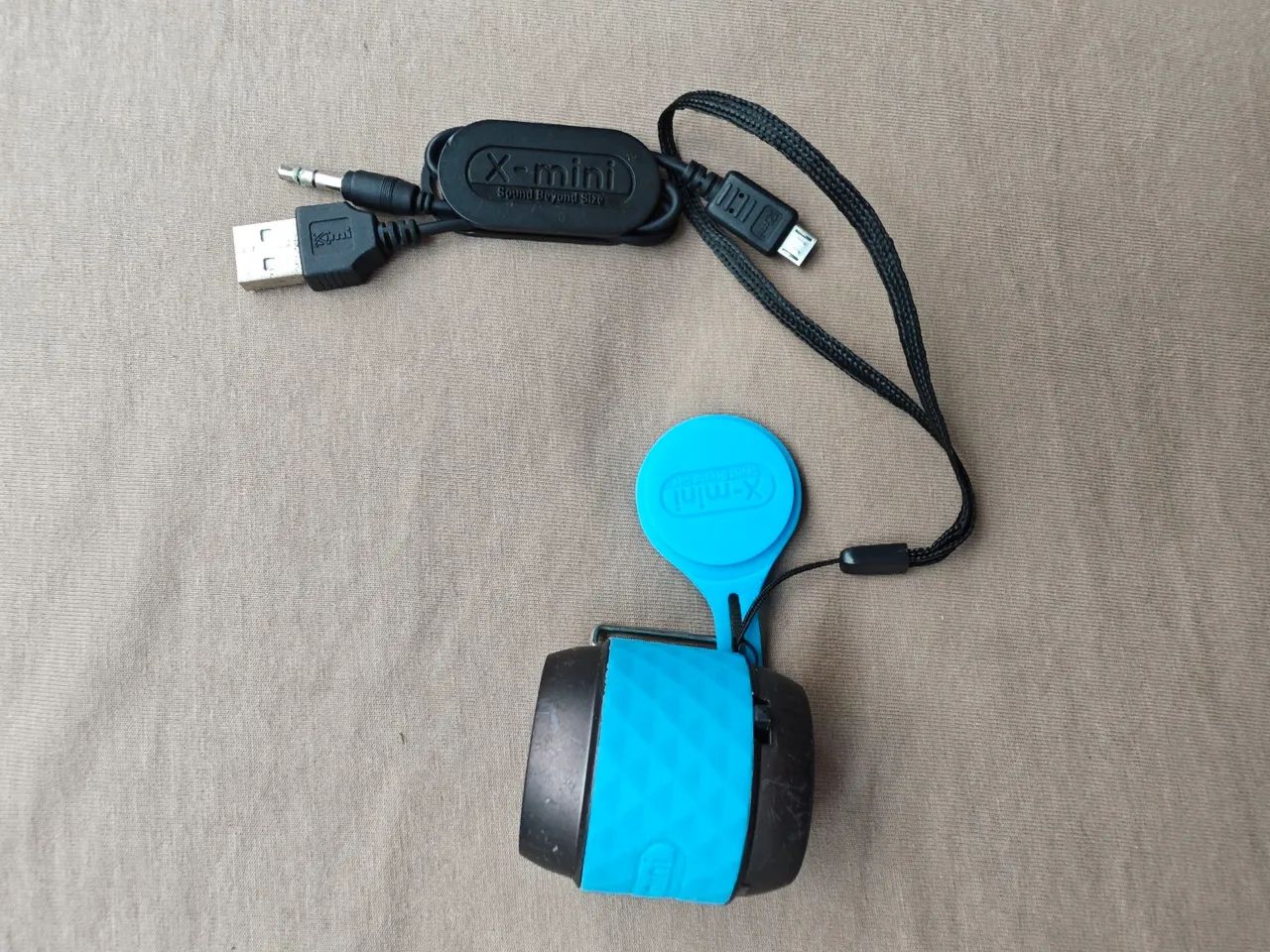 Caixa de som / speaker portátil X-mini