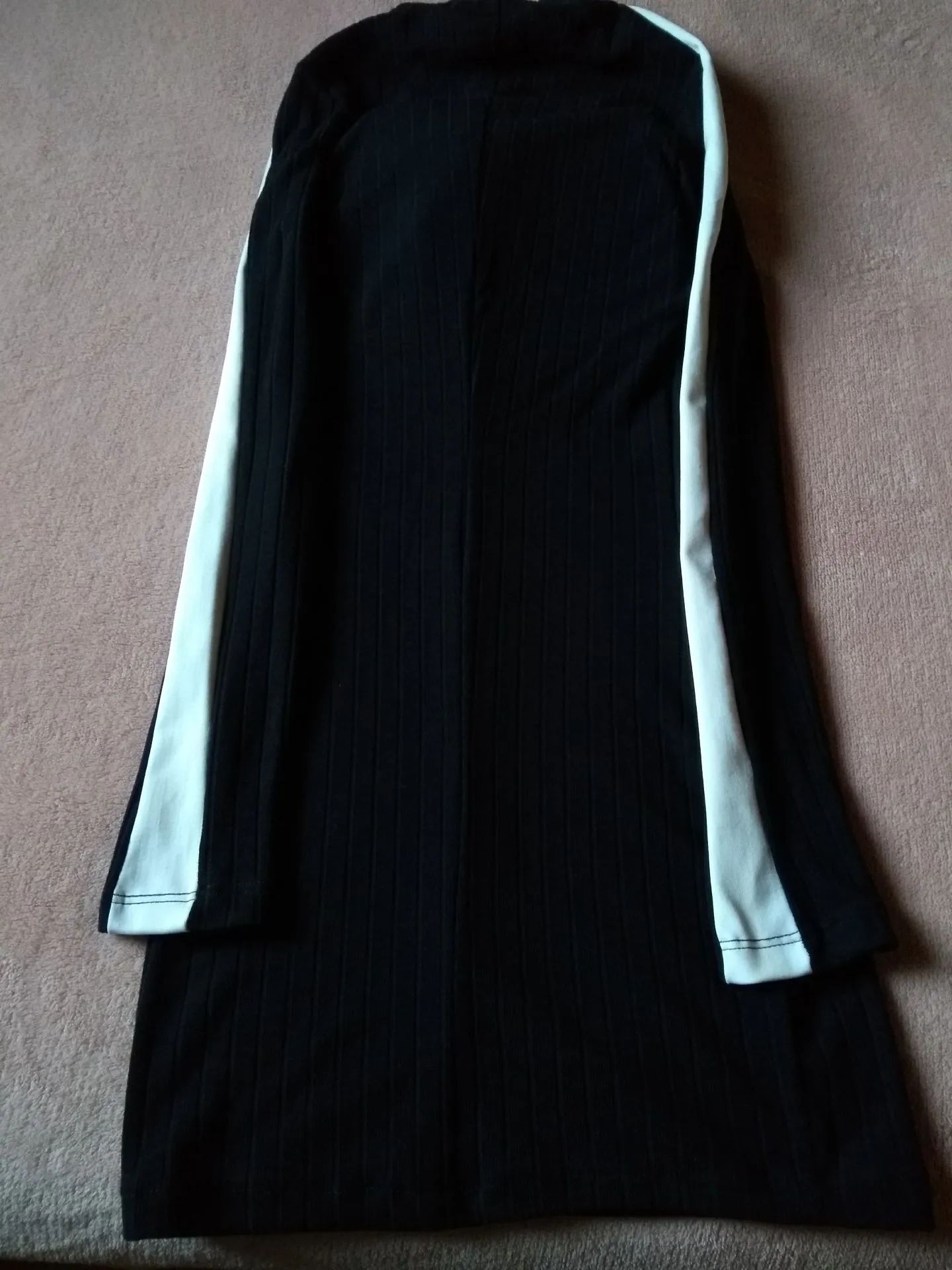 Vestido Preto com manga longa. - Foto 2