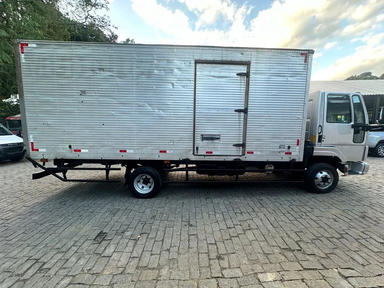 FORD CARGO 815 BAÚ  - Foto 6