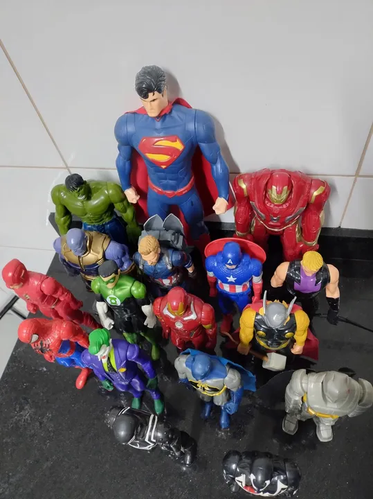 Super Heróis - Coleção de Brinquedos