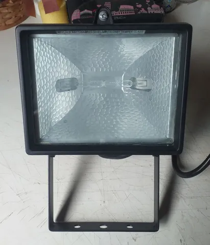 Refletor com lâmpada halogena 300w