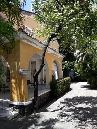 Casa de 265 metros quadrados no bairro Madalena com 4 quartos