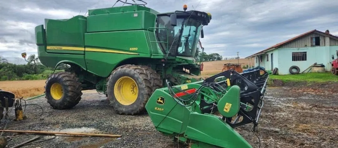 Colheitadeira John Deere S550 630F