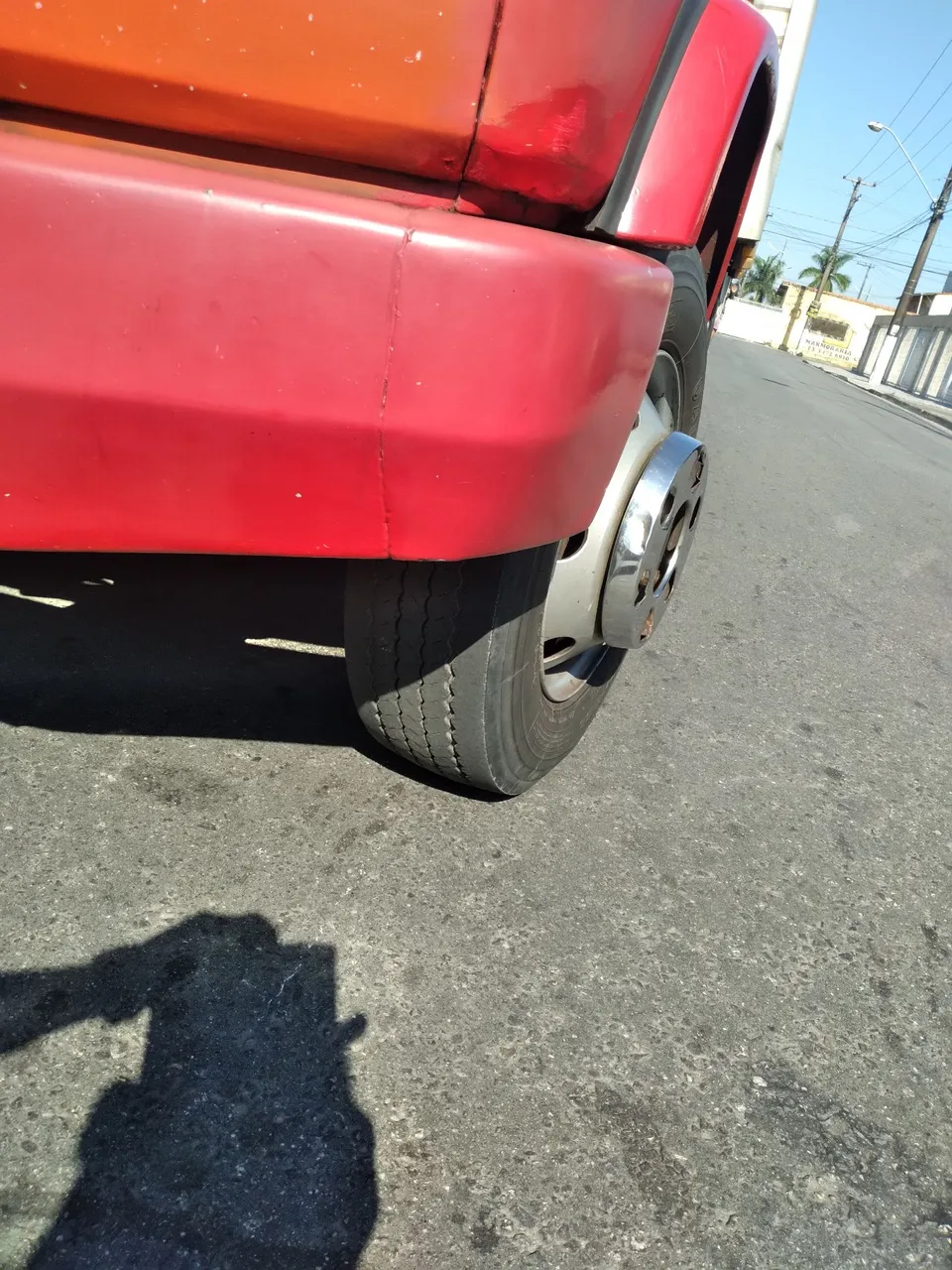 Caminhão baú 709