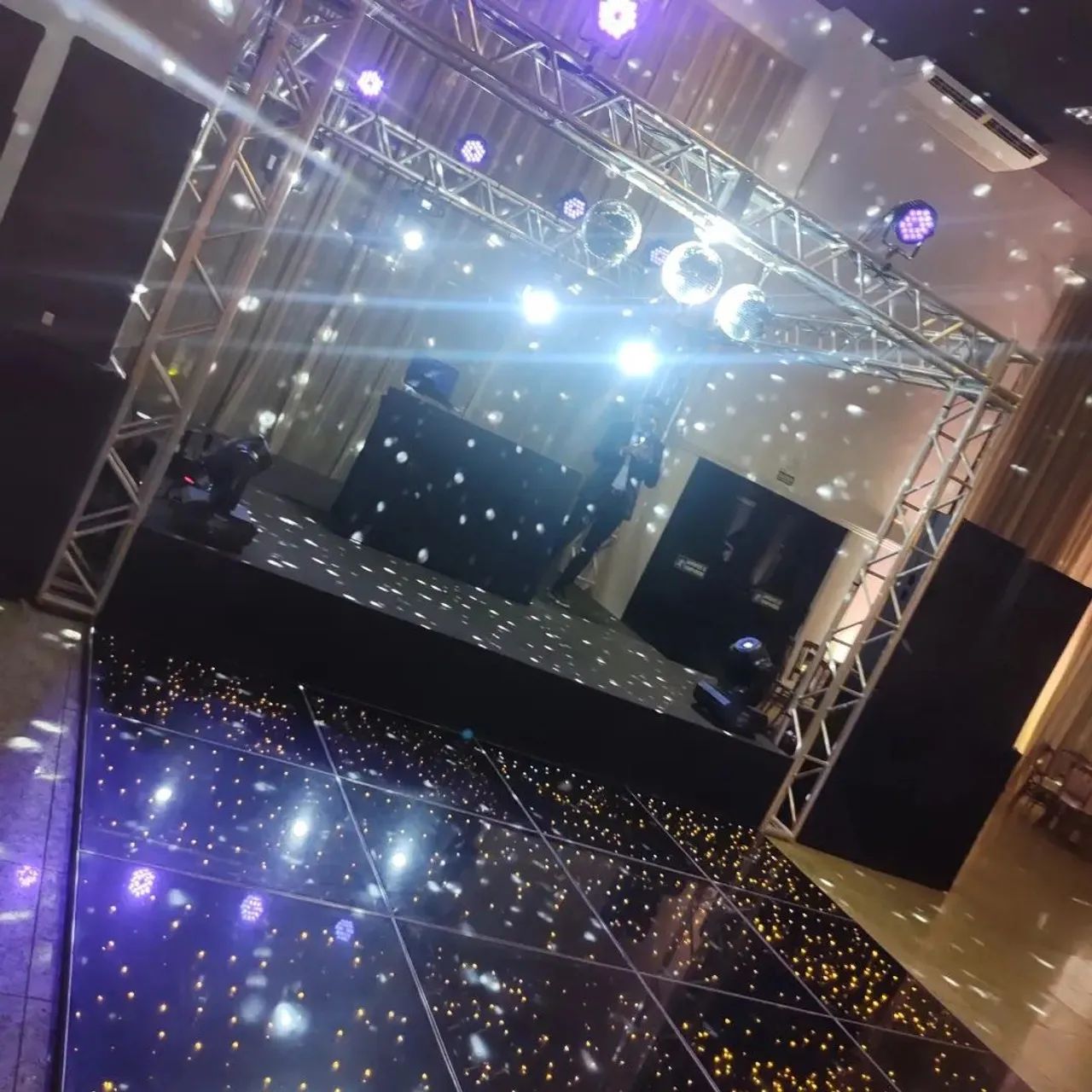 Aluguel/locação de som, iluminação, palco, karaokê e dj.  - Foto 5
