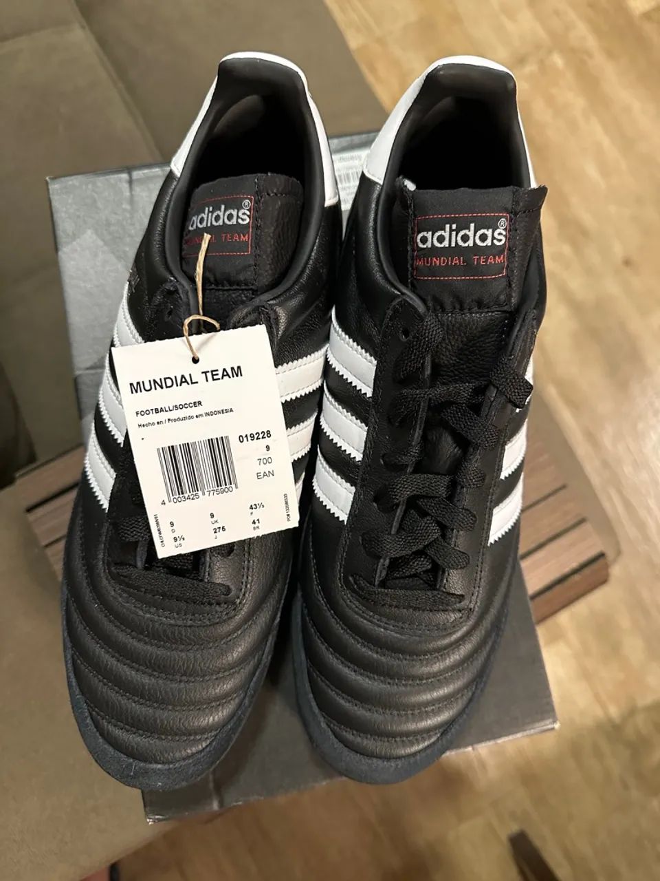 Chuteira society Adidas Mundial Team (41br) nova - Calçados