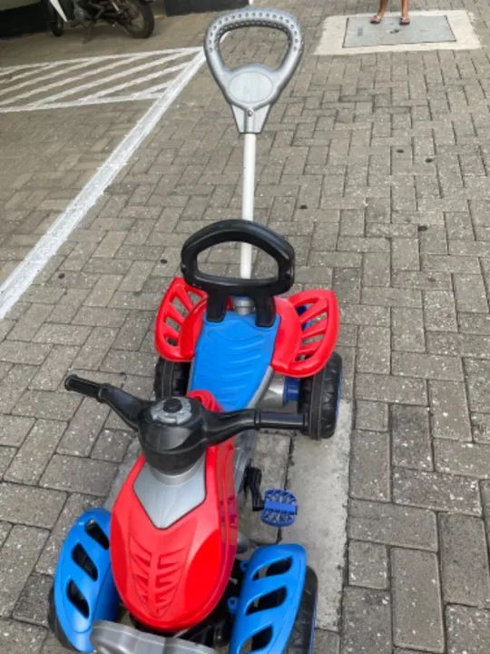 Vendo carrinho de passeio quadriciclo infantil  - Foto 4