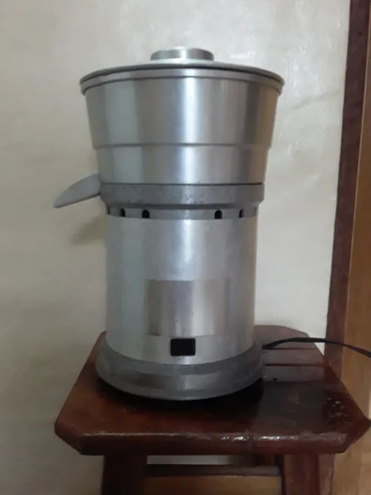Espremedor de Frutas Industrial ( Laranja / Limão ) 