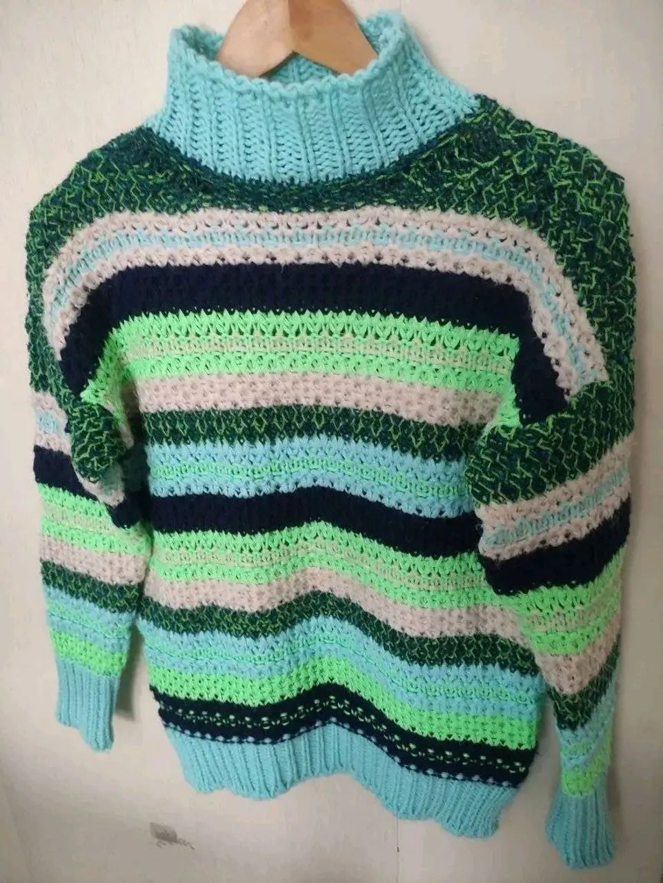 Suéter listrado verde e azul - Tamanho M