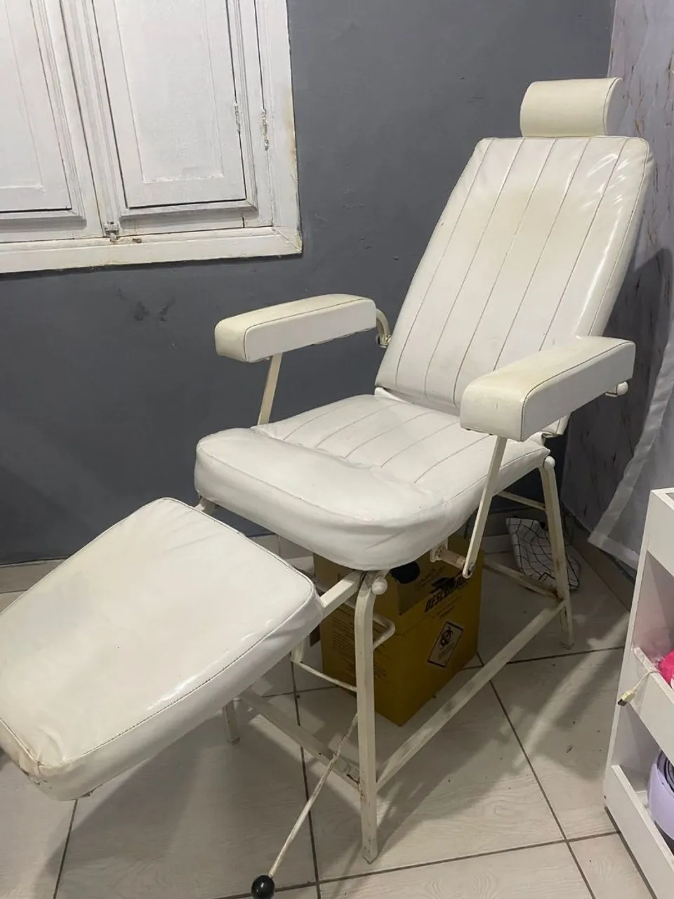 Cadeira para Podologia/Estética Reclinável