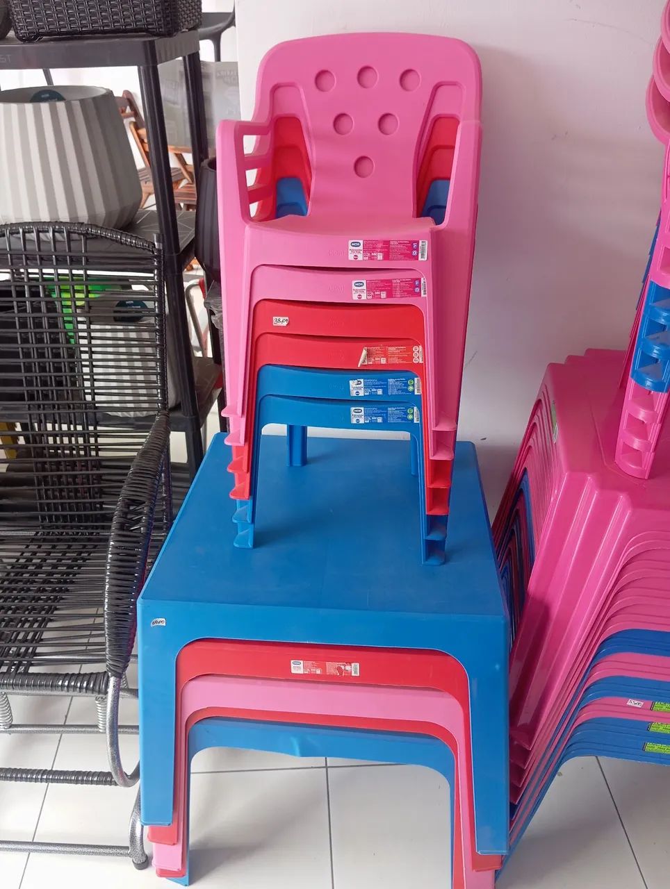 Mesas e cadeiras infantil em vários modelos e cores - Foto 2