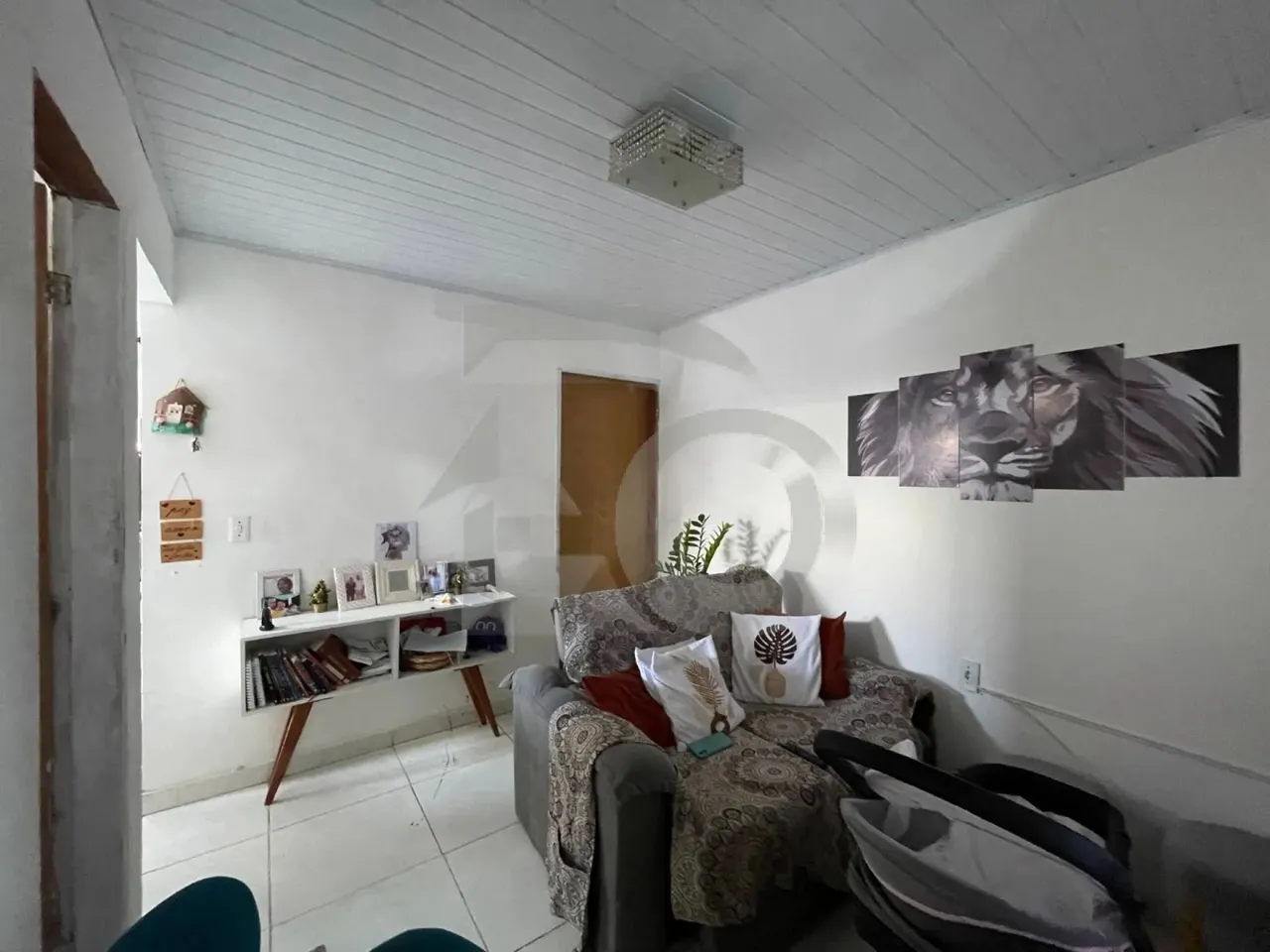 Casa no Ponto Novo com 2 Quartos, Sala Ampla e 1 Vaga de Garagem
