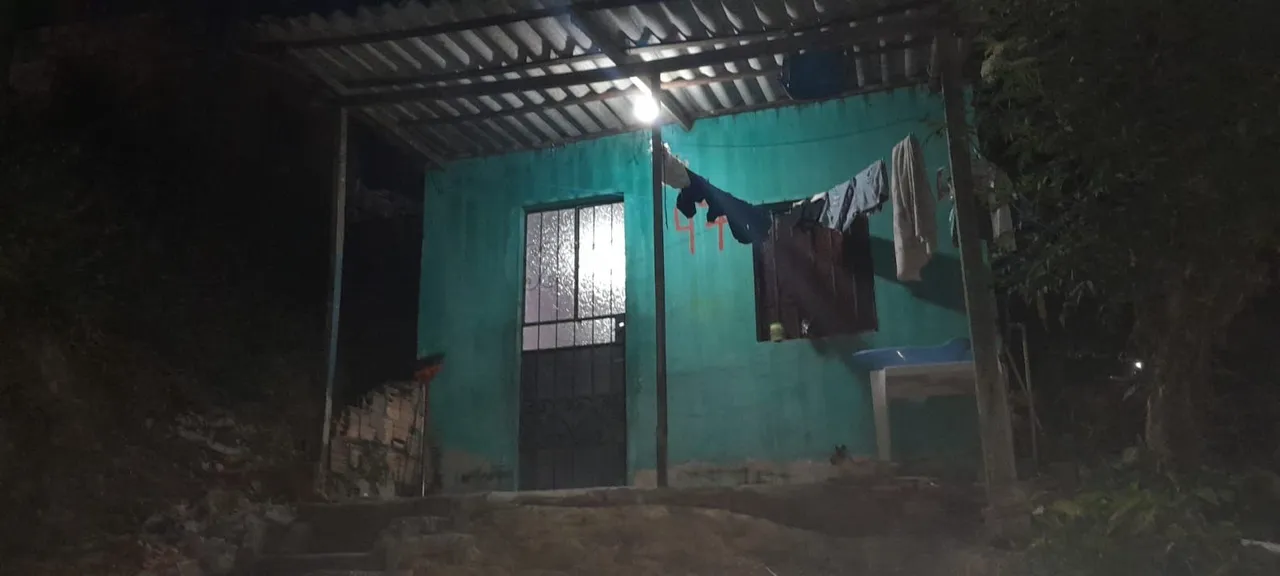 Vendo ou negocio uma casa
