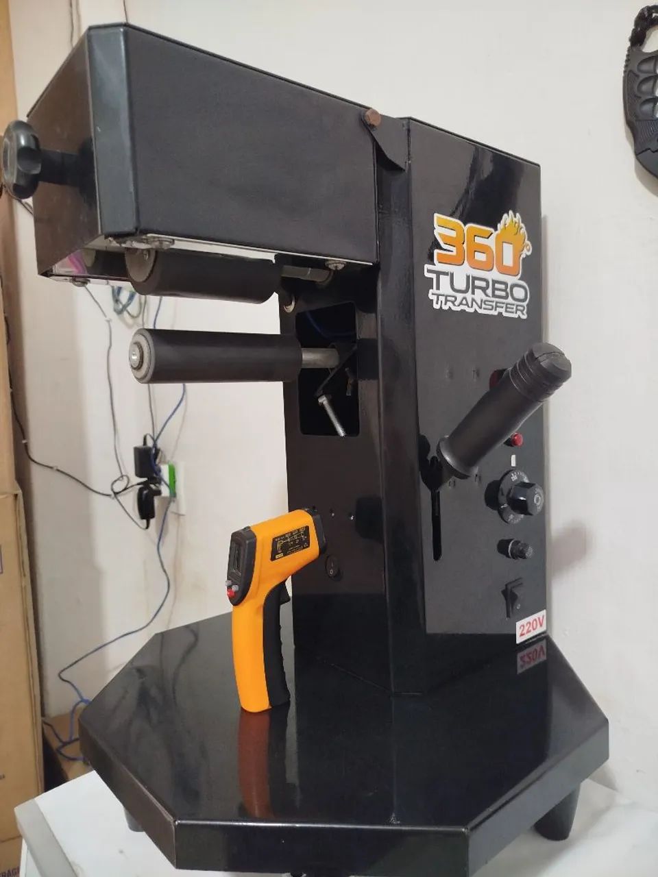 Prensa turbo transfer 360° preta 220V.