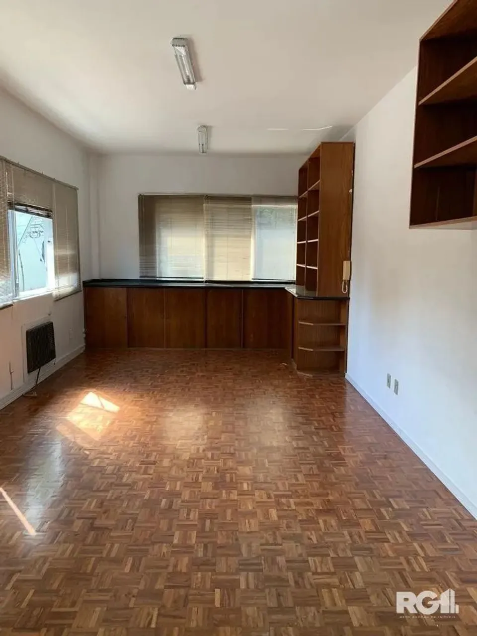 Ótima Sala para venda na Cidade Baixa. CÓD. RP389868
