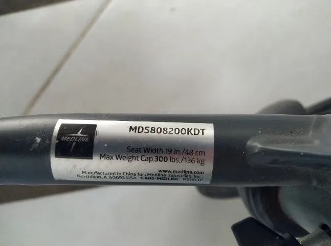 Cadeira De Rodas Medline, Dobrável, Assento Largo - Foto 4