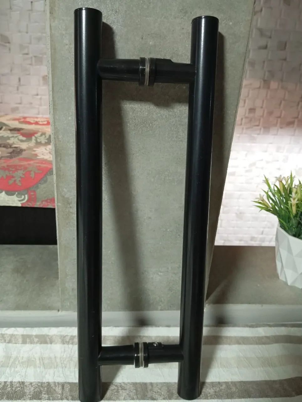 Puxador H preto novíssimo 40 cm altura