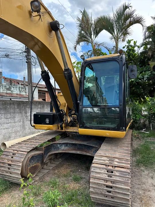 Escavadeira Caterpillar 318