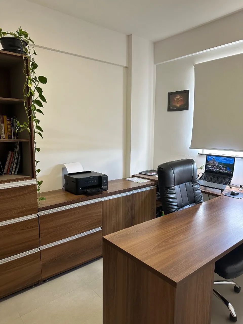 Mesa e armário escritório 