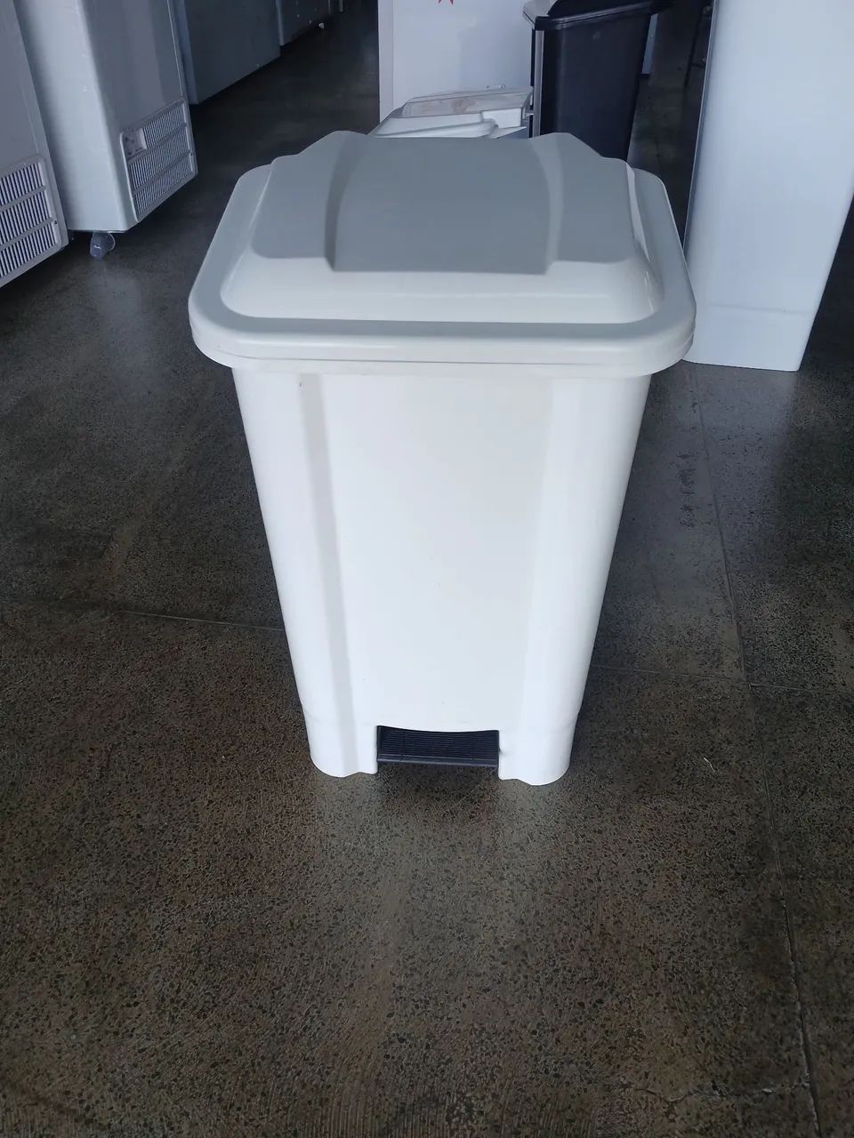 Lixeira 50 Litros Com Pedal Branca - Branco