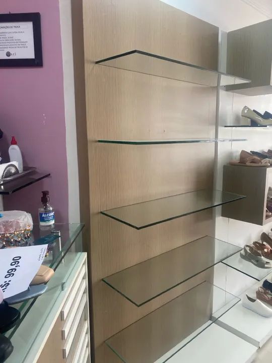 Prateleira em vidros com madeira  - Foto 2