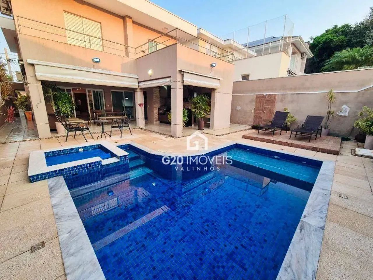 Maravilhosa casa com 3 dormitórios à venda, 312 m² por R$ 2.590.000 - Jardim Nova Suica - 