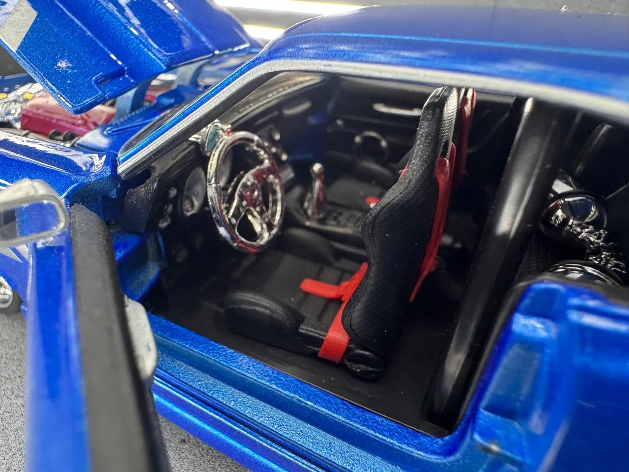 Miniatura Carro Clássico Camaro Z/28 escala 1/24 maisto - Foto 4