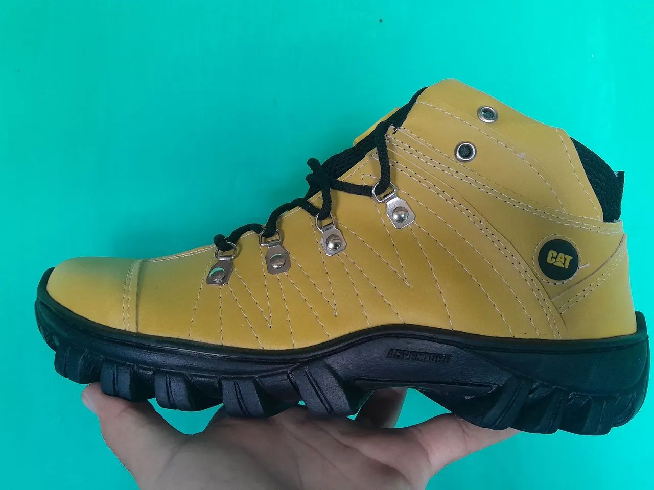 Bota Caterpillar Amarela - Foto 2