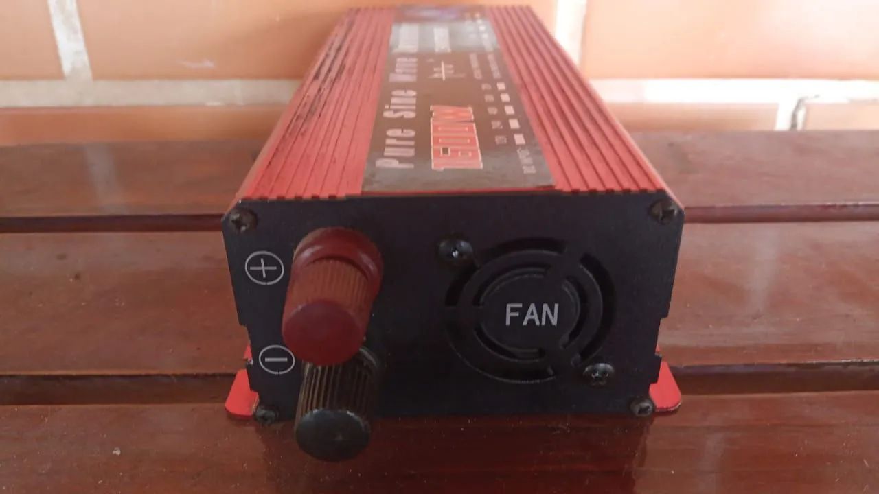 Inversor de Tensão 1500W (pico )  Pure Sine Wave