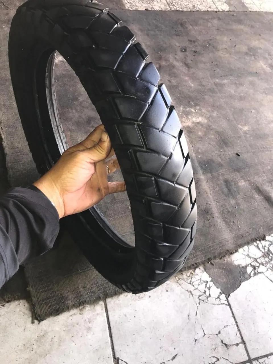 Vendo pneu Rinaldi Tamanho 18
