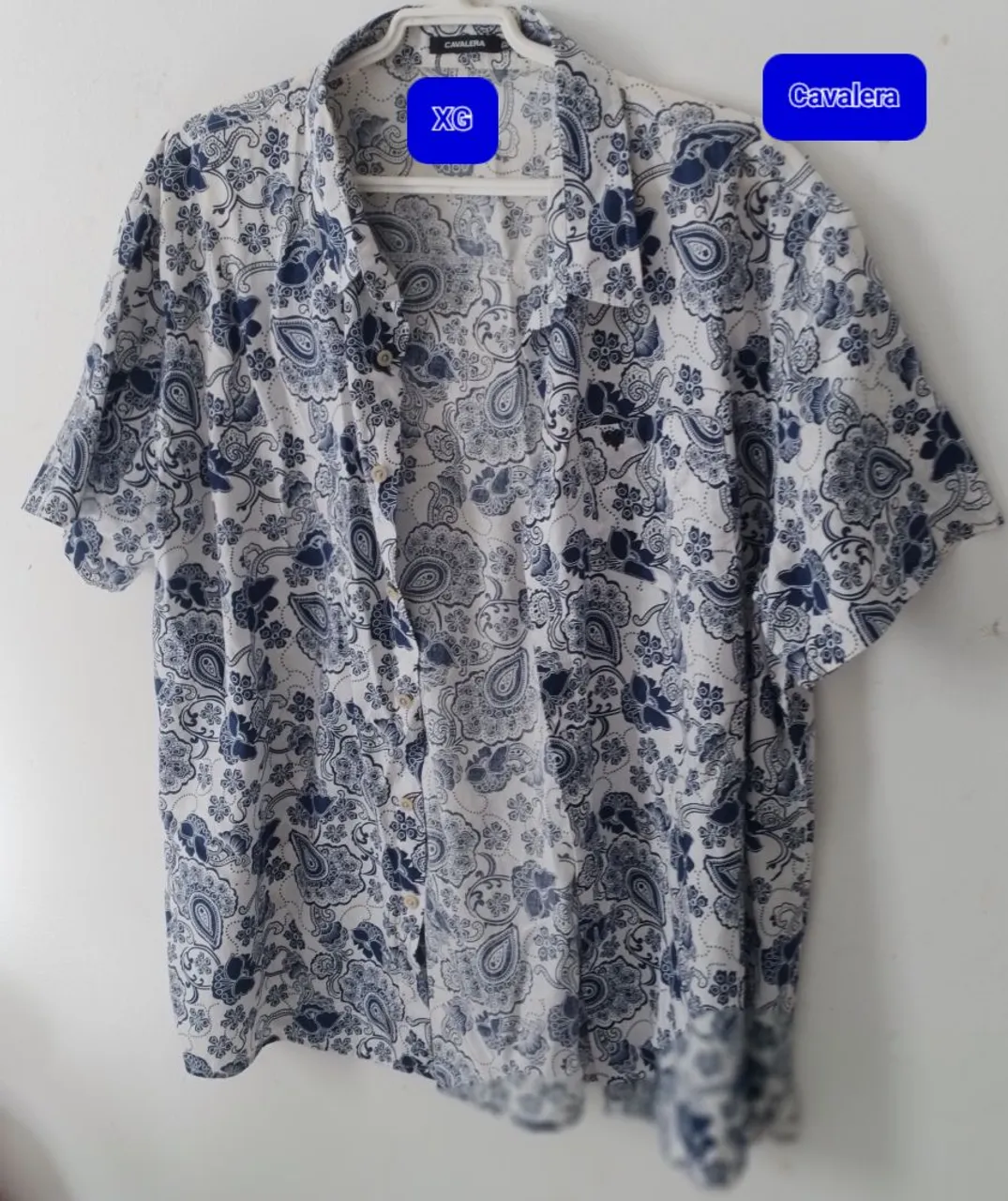 Camisa Cavalera XG Estampada Azul e Branca