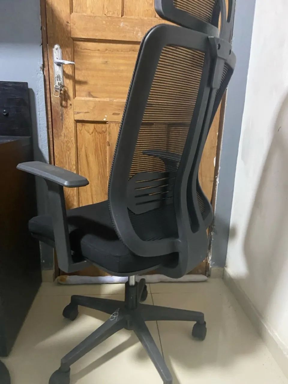 Cadeira de Escritório Ergonômica Preta - Conforto e Design Moderno