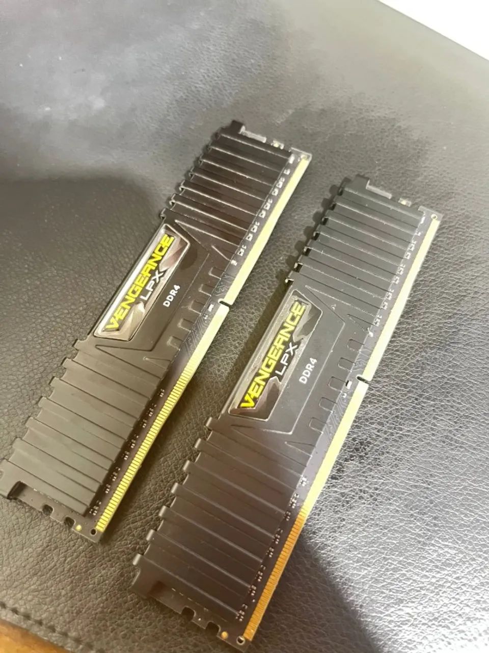 Corsair DDR4 8GB RAM Memory - 2 Sticks64168576690049122
